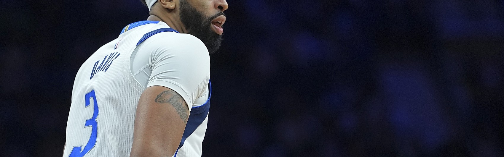 体育赛事-Shams：一些有意浓眉球队认为其季后赛可能复出 未来可任长期核心