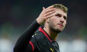 S-希门尼斯：我和妻子当初是玩网络游戏认识的，她就住在我家附近