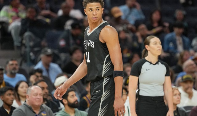 防守大闸！14号秀卡特-布莱恩特半场3盖帽 3中1拿3分2板2助1断