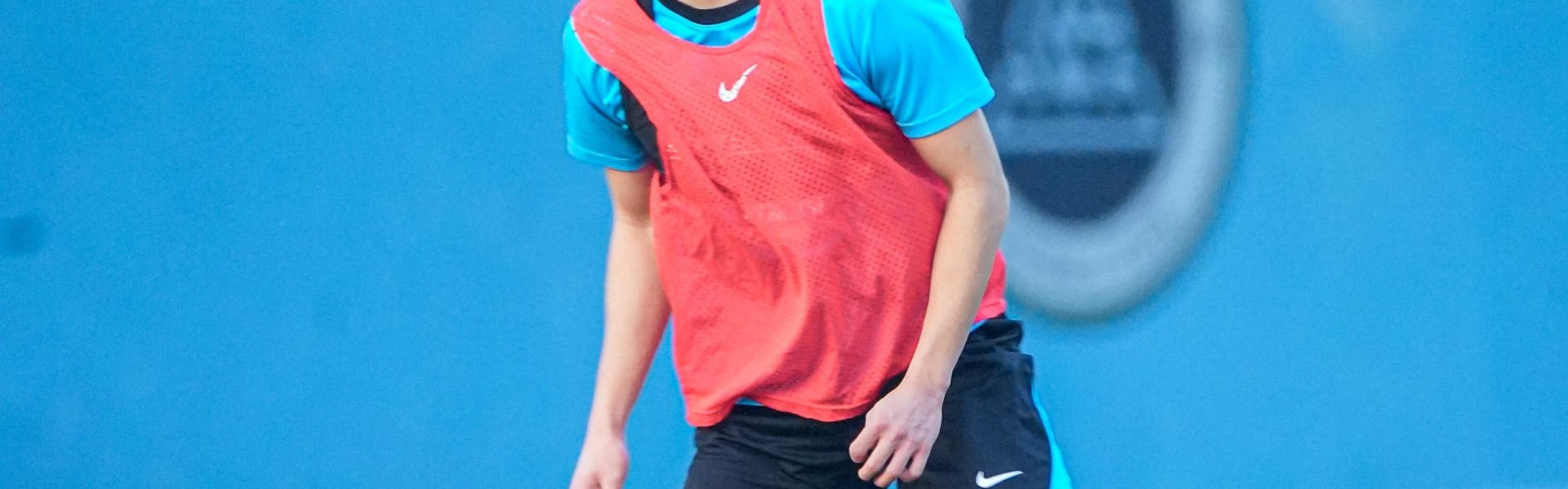 体育赛事-官方：戴伟浚左膝关节外侧半月板撕裂，已完成手术，预计康复期6周